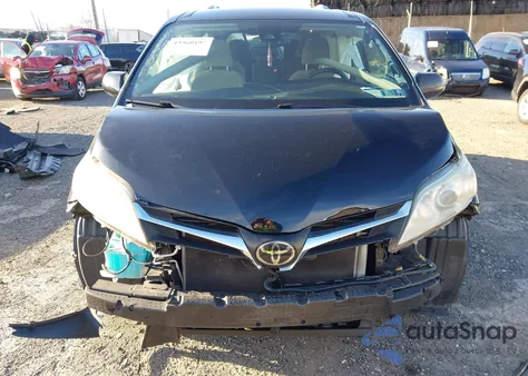 2018 Toyota Sienna Le 8 Passenger z USA, uszkodzony, nr VIN 5TDKZ3DC6JS916913